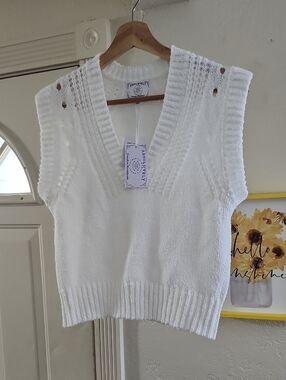 Absolutely White Crochet-Detail Knit V-Neck Sweater Vest Sz XS Preppy Style
